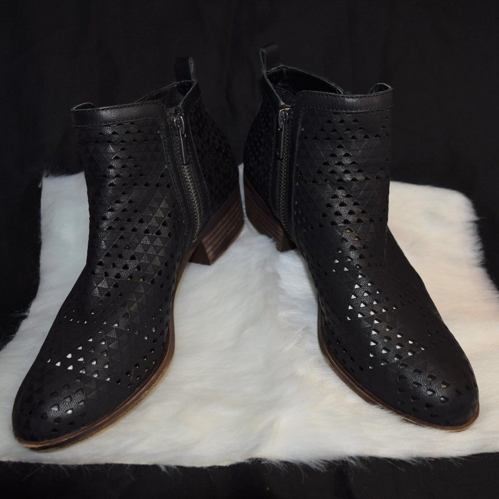 Lucky Brand Ankle Boots with eyelet pattern